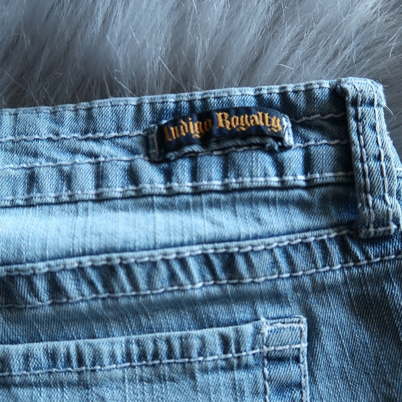 Shorts - Picture 3 of 4